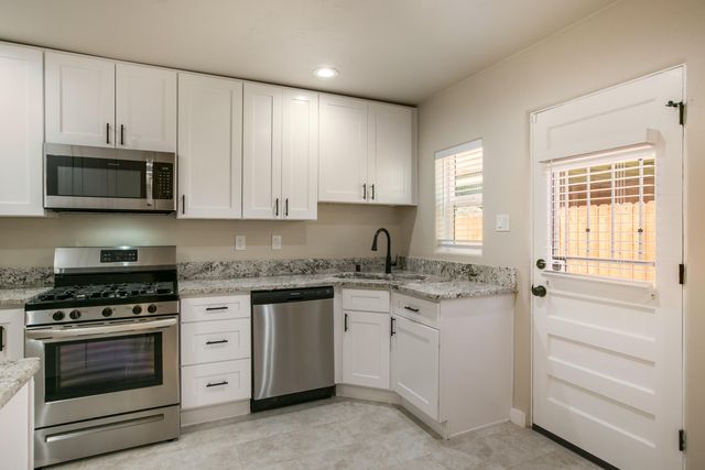 635 Adams Street NE, Albuquerque, NM 87110