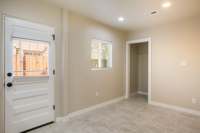 635 Adams Street NE, Albuquerque, NM 87110