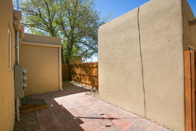 635 Adams Street NE, Albuquerque, NM 87110