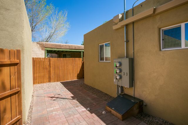 635 Adams Street NE, Albuquerque, NM 87110