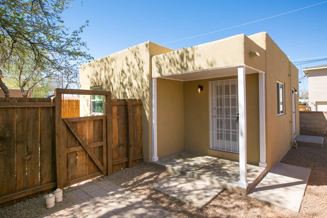 635 Adams Street NE, Albuquerque, NM 87110