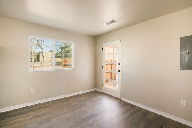 635 Adams Street NE, Albuquerque, NM 87110