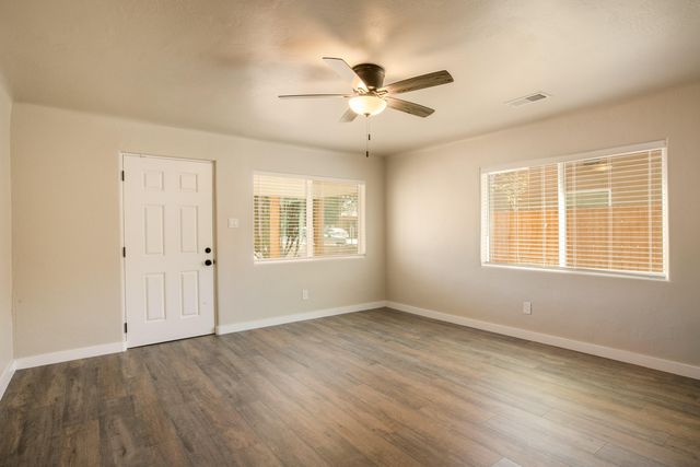 635 Adams Street NE, Albuquerque, NM 87110