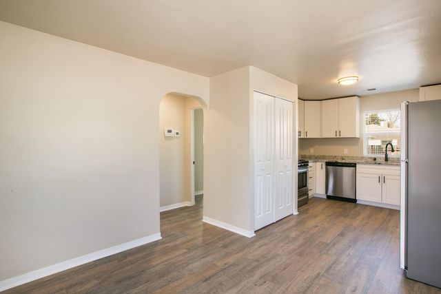 635 Adams Street NE, Albuquerque, NM 87110