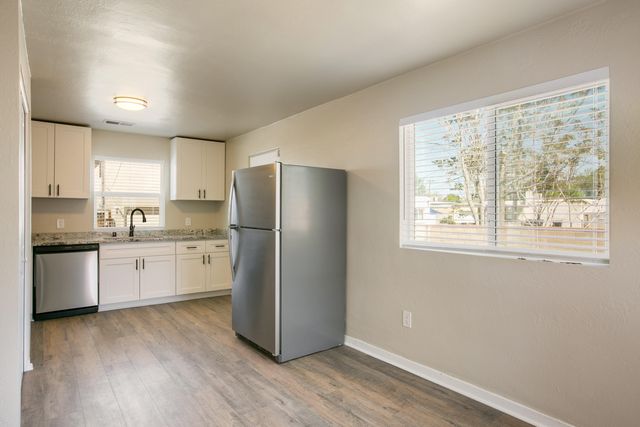 635 Adams Street NE, Albuquerque, NM 87110