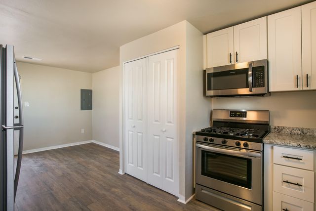 635 Adams Street NE, Albuquerque, NM 87110