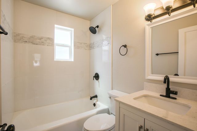 635 Adams Street NE, Albuquerque, NM 87110