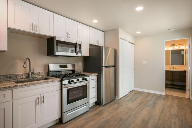 635 Adams Street NE, Albuquerque, NM 87110