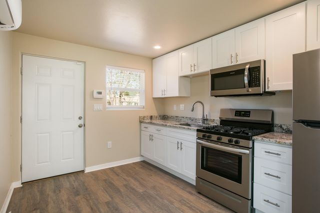 635 Adams Street NE, Albuquerque, NM 87110