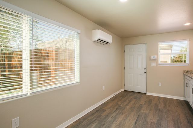 635 Adams Street NE, Albuquerque, NM 87110