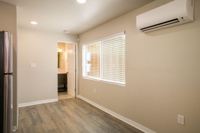 635 Adams Street NE, Albuquerque, NM 87110