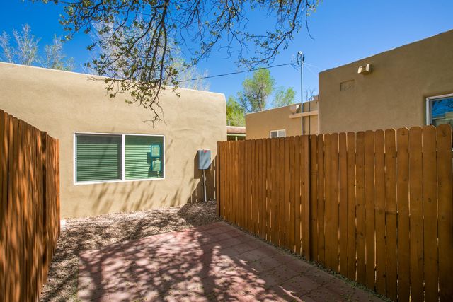 635 Adams Street NE, Albuquerque, NM 87110