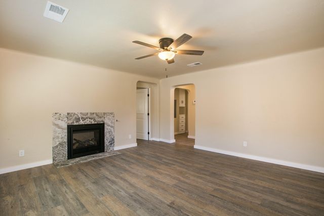635 Adams Street NE, Albuquerque, NM 87110