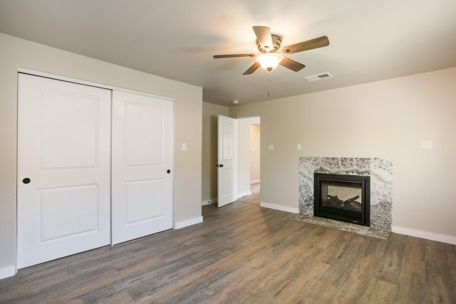 635 Adams Street NE, Albuquerque, NM 87110