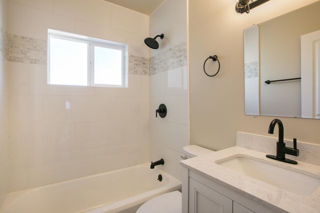 635 Adams Street NE, Albuquerque, NM 87110