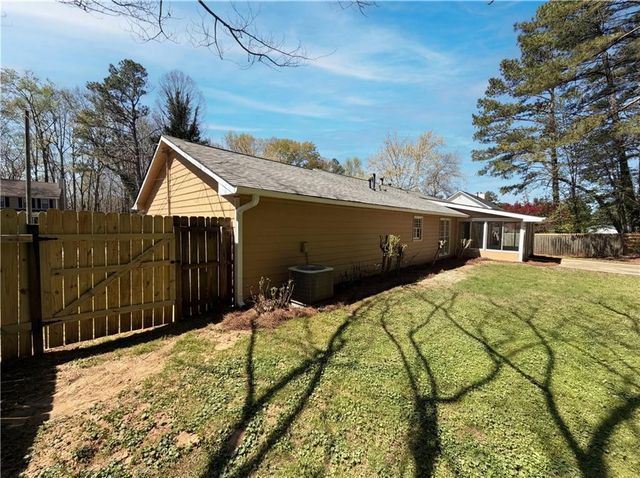 5003 Henson Drive SW, Mableton, GA 30126