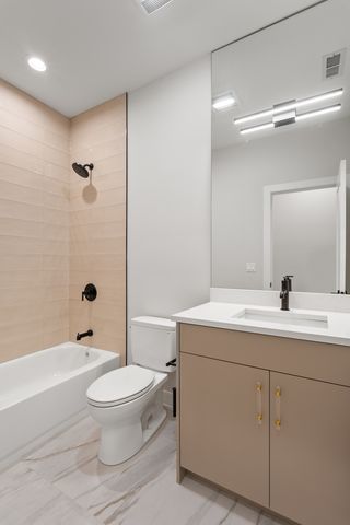 5008 S Prairie Avenue, Chicago, IL 60615