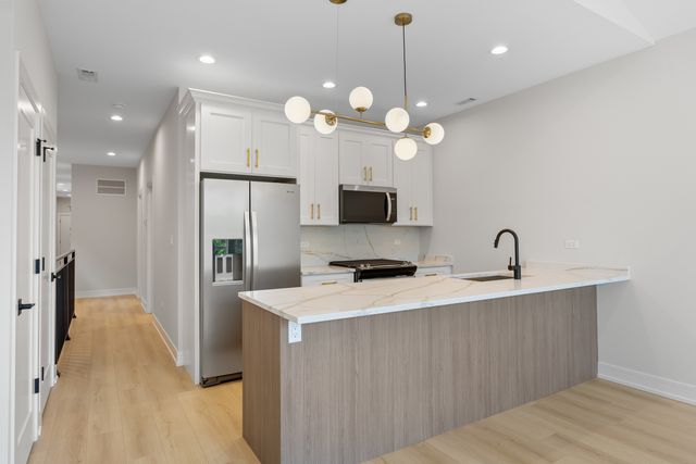 5008 S Prairie Avenue, Chicago, IL 60615