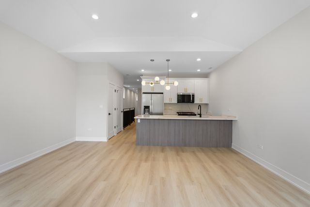 5008 S Prairie Avenue, Chicago, IL 60615