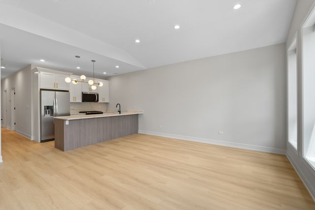 5008 S Prairie Avenue, Chicago, IL 60615