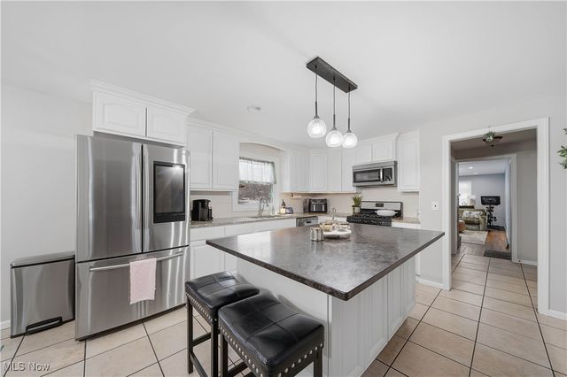 762 Summit Circle SE, North Canton, OH 44720