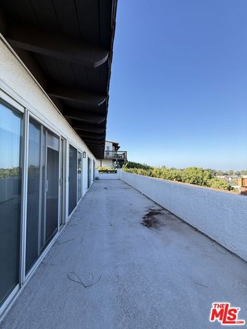 21 Oaktree Lane, Rolling Hills Estates, CA 90274