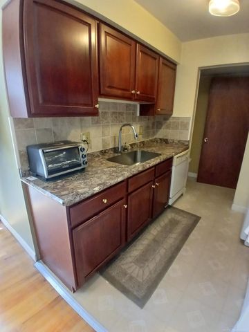 25934 Jeanette Court, Roseville, MI 48066