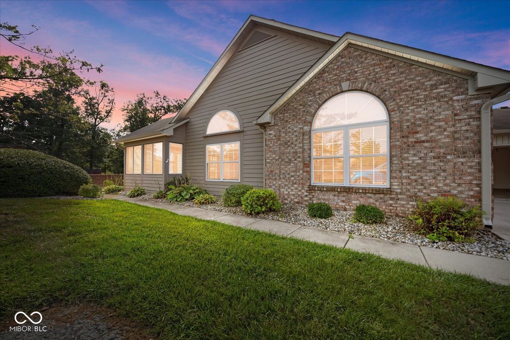 2392 Steeple Chase, Shelbyville, IN 46176