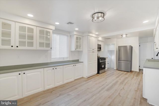 1116 W COLLEGE AVE, York, PA 17404