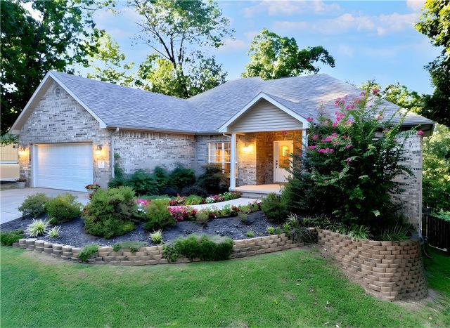 1 Totton Lane, Bella Vista, AR 72714