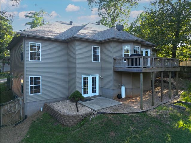 1 Totton Lane, Bella Vista, AR 72714