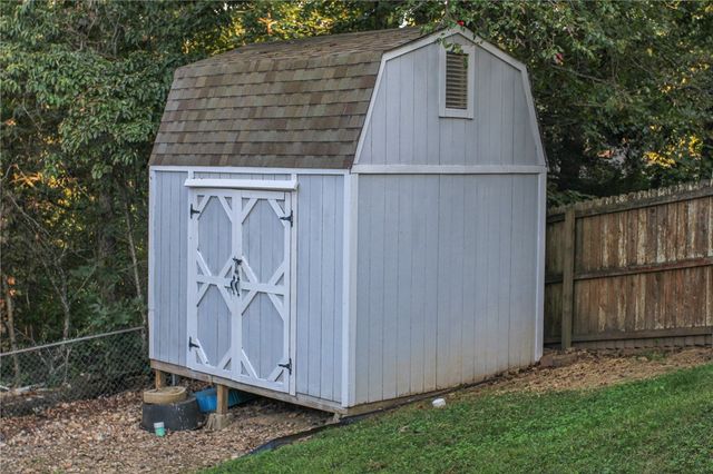 1 Totton Lane, Bella Vista, AR 72714