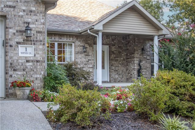 1 Totton Lane, Bella Vista, AR 72714