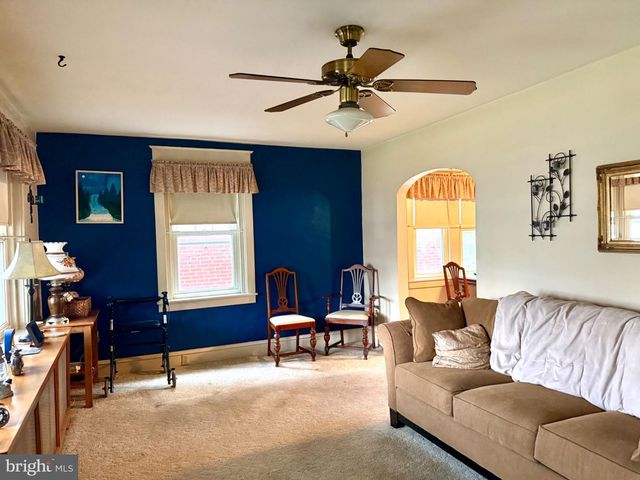 2039 READING AVE, Reading, PA 19609