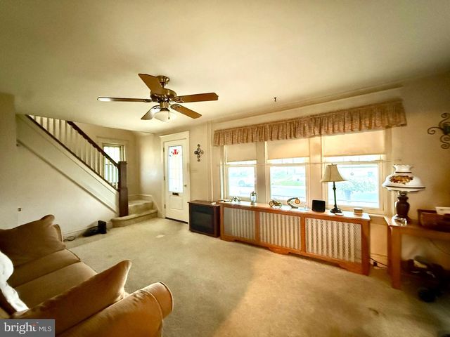 2039 READING AVE, Reading, PA 19609