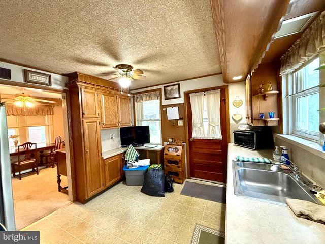2039 READING AVE, Reading, PA 19609