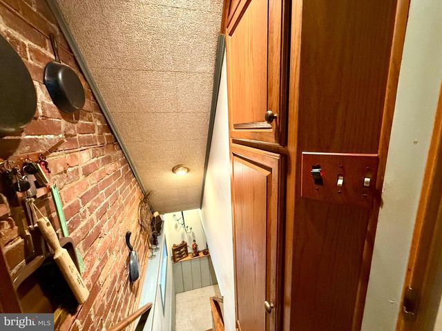 2039 READING AVE, Reading, PA 19609