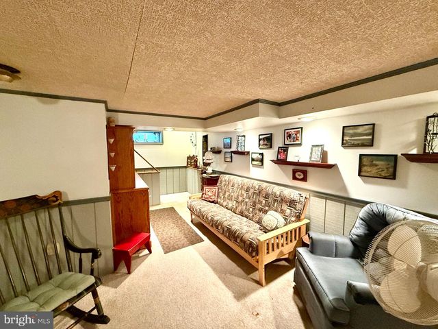 2039 READING AVE, Reading, PA 19609