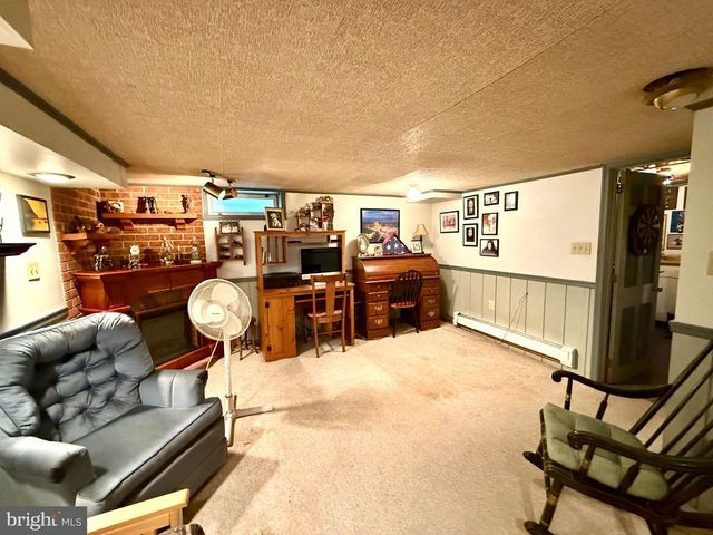 2039 READING AVE, Reading, PA 19609