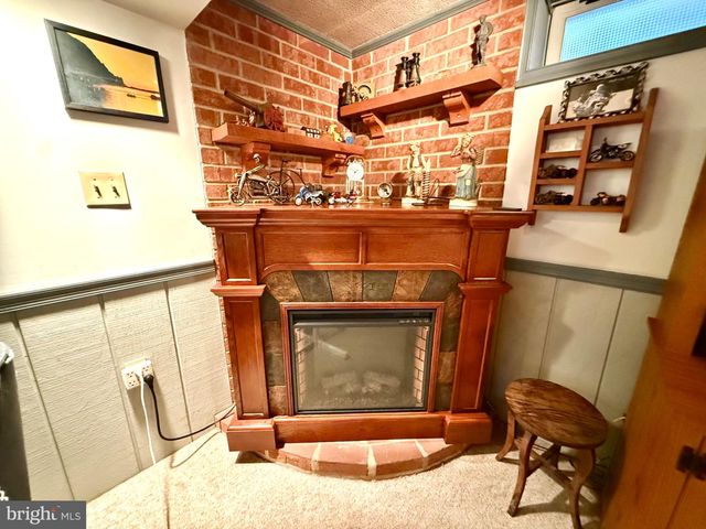 2039 READING AVE, Reading, PA 19609