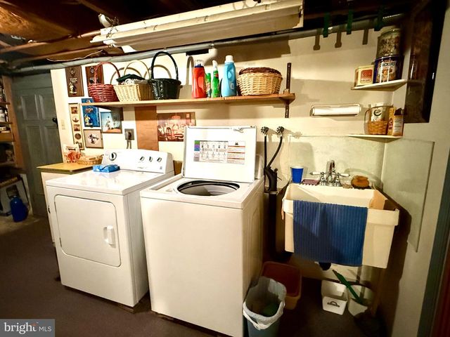 2039 READING AVE, Reading, PA 19609