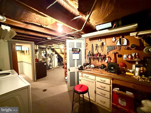 2039 READING AVE, Reading, PA 19609
