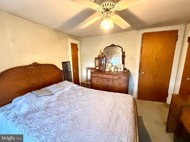 2039 READING AVE, Reading, PA 19609