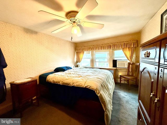 2039 READING AVE, Reading, PA 19609