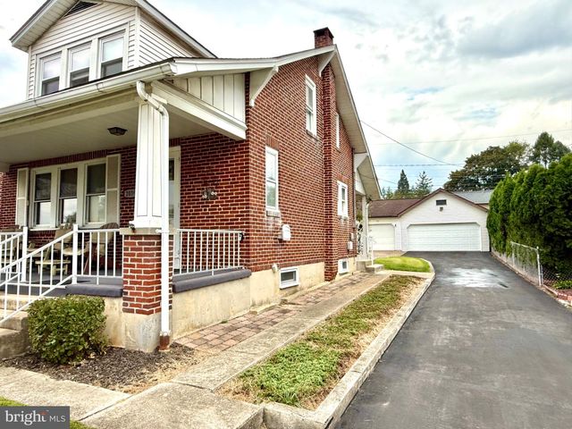 2039 READING AVE, Reading, PA 19609