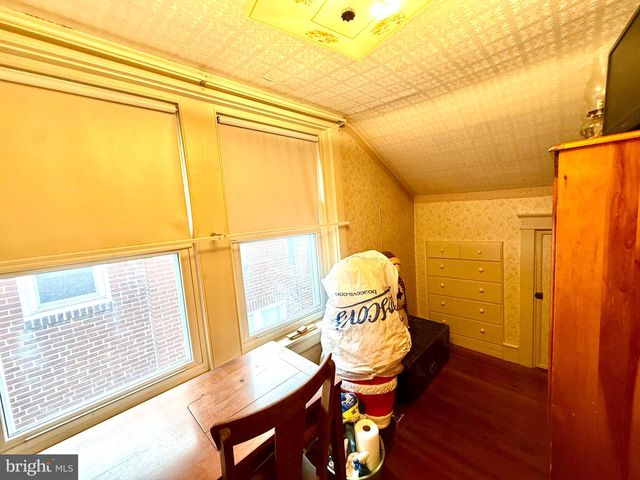 2039 READING AVE, Reading, PA 19609