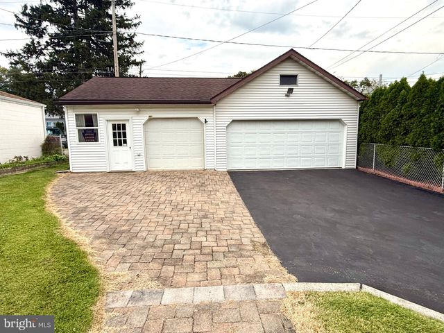 2039 READING AVE, Reading, PA 19609
