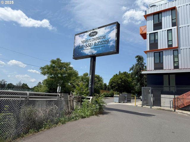 1920 N VANCOUVER Ave, Portland, OR 97227