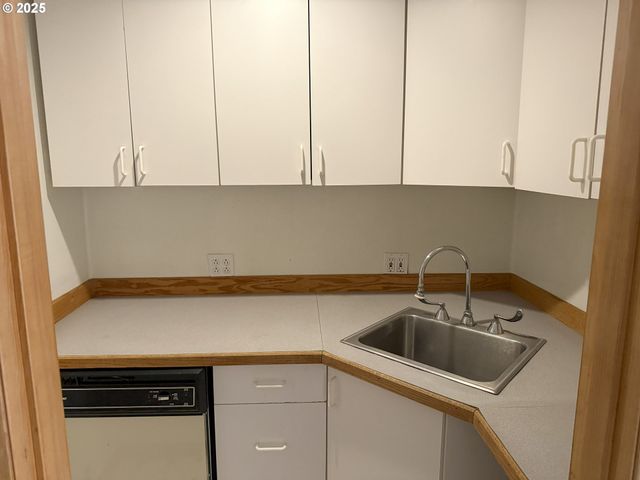 1920 N VANCOUVER Ave, Portland, OR 97227