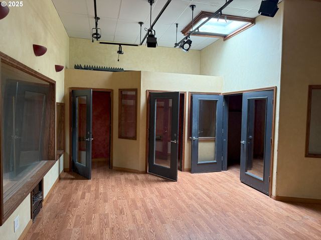 1920 N VANCOUVER Ave, Portland, OR 97227